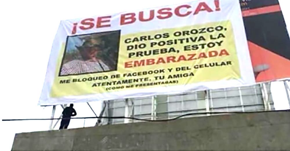 «Dio positiva la prueba» – La particular protesta de una mujer que busca al padre de su hijo