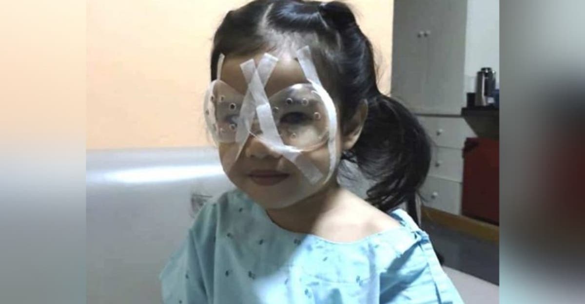 Niña de 2 años pierde parte de su visión por usar mucho tiempo el celular