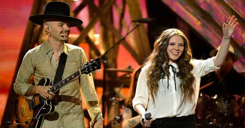 «Mi esposa y yo estamos esperando un bebé»: El polémico anuncio de la cantante del dúo Jesse&Joy