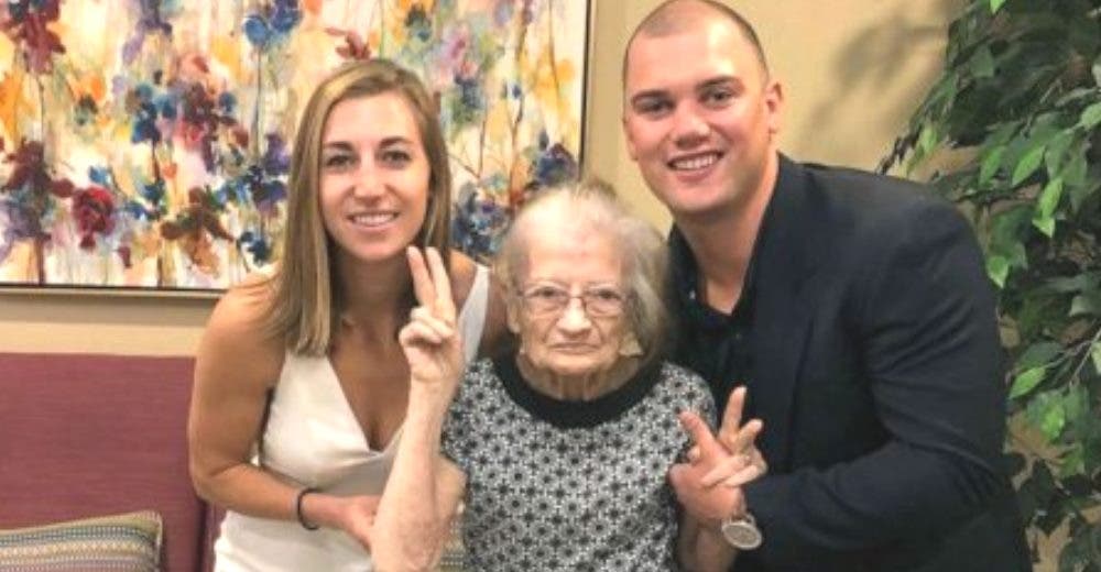 Celebra su boda en un asilo para que su abuela pudiera estar presente en su día especial