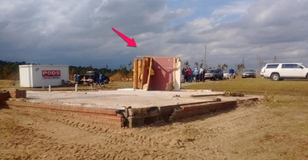 Familia sobrevive a un fuerte tornado escondiéndose en la esquina de oración de la abuela