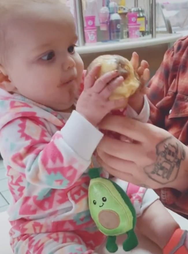 Graba La Reaccin De Su Beb Al Probar Helado Por Primer