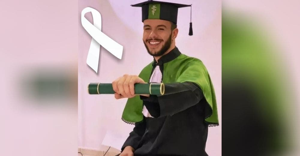 Muere mientras celebraba que se graduó de médico tras un incidente en la mesa