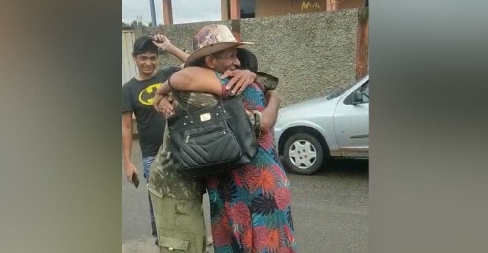 Se reencuentra con su papá 27 años después de que saliera de casa «a buscar trabajo»