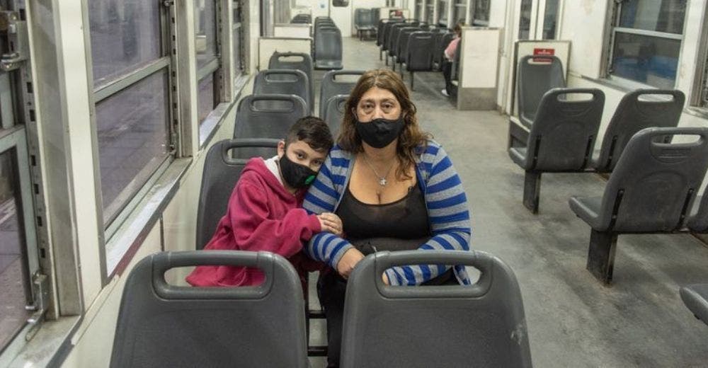 Una humilde madre suplica ayuda para que su hijo pueda seguir asistiendo a la escuela