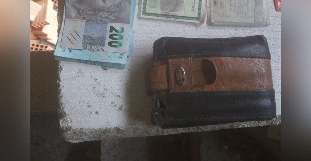 Un humilde abuelito lucha para encontrar al dueño de la billetera que se encontró en la calle