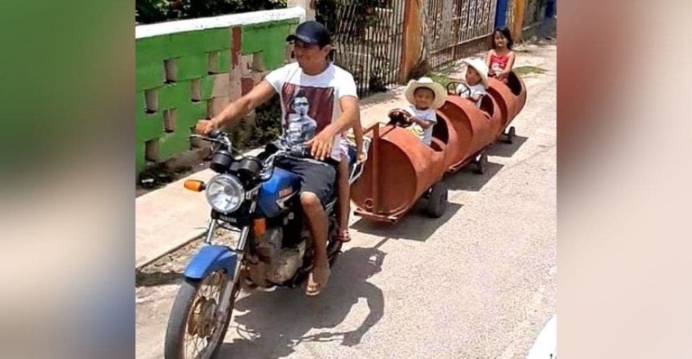 Un padre construye trencitos con tambores de metal para sus hijos con tal de verlos felices