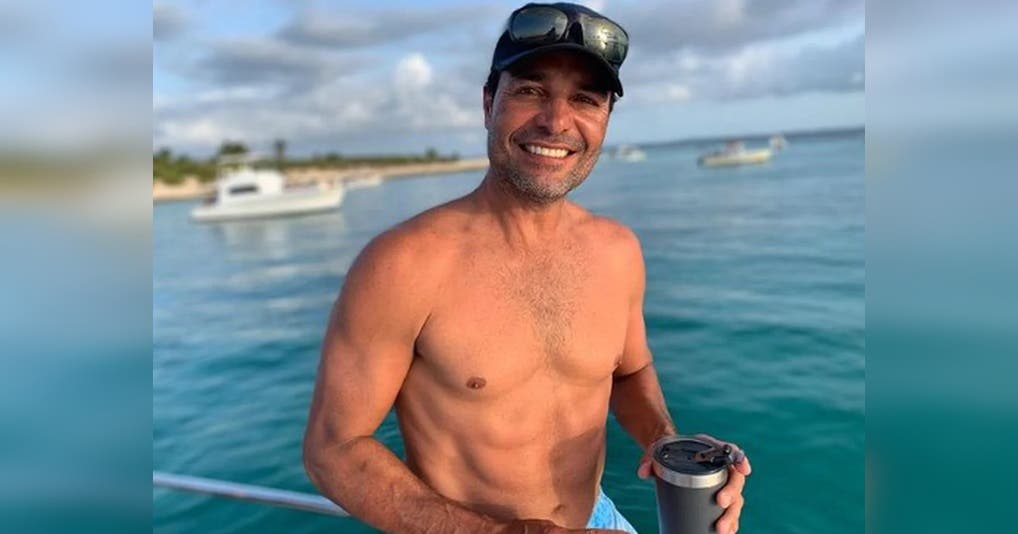 Le suplican a Chayanne que se grabe bailando y ahora enciende las redes con cada vídeo