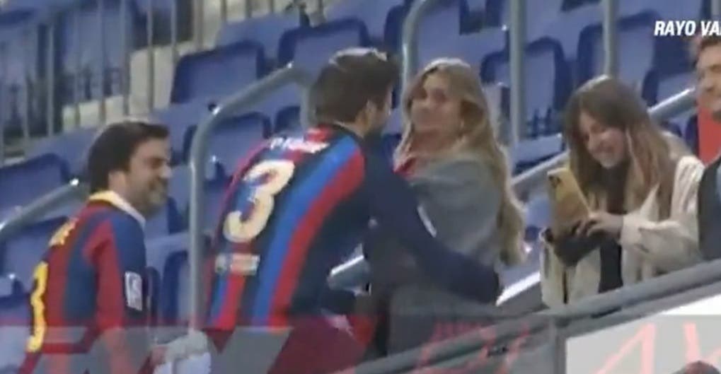 Filtran el vídeo de Piqué besando a su novia tras la despedida más triste de su vida